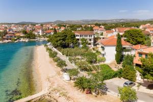 Family friendly seaside apartments Brodarica, Sibenik - 4833 