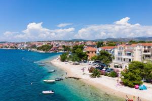 Family friendly seaside apartments Brodarica, Sibenik - 4833 