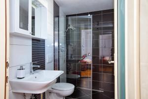 Family friendly seaside apartments Brodarica, Sibenik - 4833