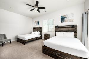 Endless entertainment and 1.5 miles from Old Town stay at Sunbaked Terrace