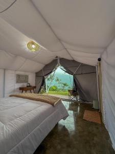 HappyNest Glamping and Villa Dieng
