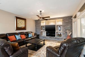 Pinnacle Perfection by Porter Heated Pool Spa w Outdoor Putting Green