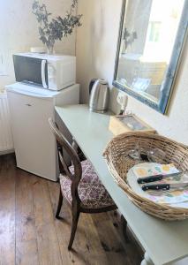 Sejours chez l'habitant Chambre de charme : Chambre Double ou Lits Jumeaux avec Salle de Bains Privative