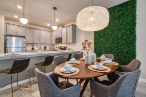 Last Minute Disney Getaway! Private Pool, Hot Tub & Games Room. Book Now! #37850