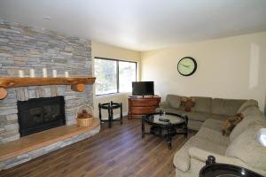 Mammoth Ski Racquet Club 12 - Pet Friendly