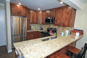 Mammoth Ski Racquet Club 12 - Pet Friendly