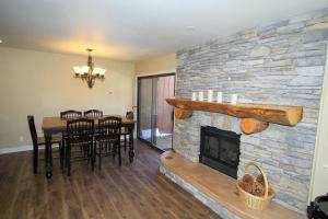 Mammoth Ski Racquet Club 12 - Pet Friendly