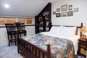 The Rustic Home - Room 3