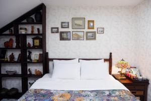 The Rustic Home - Room 3