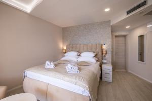 Sea View Luxury Rooms Seven of Nine