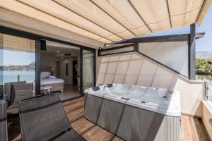 Sea View Luxury Rooms Seven of Nine