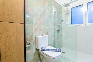 Acropolis Luxurious Apartment 100 Mbps Metro Garden