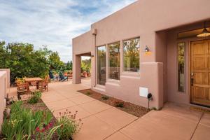Brewer Road Private Hot Tub Stunning Red Rock Views Modern Southwestern Charm
