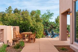 Brewer Road Private Hot Tub Stunning Red Rock Views Modern Southwestern Charm
