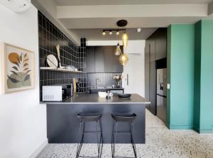 9th floor modern, elegant stay in City Pool