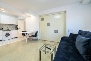 Central Modern Apartments - Romana Square