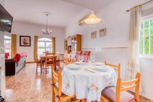 Family Villa in Benifayó with Year-Round Private Pool