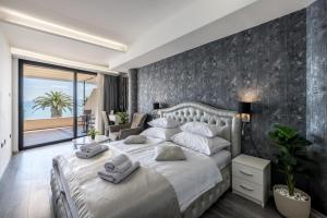 Sea View Luxury Rooms Seven of Nine