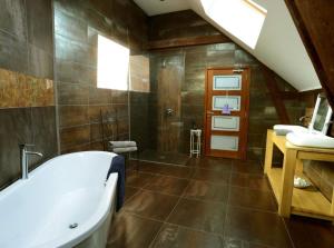 Maisons de vacances Fantastic Holiday Home 5 ensuite bedrooms Pool No Pets : Maison 5 Chambres