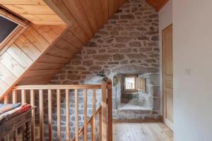 Maisons de vacances Maison en granite typique a Chaumeil avec cheminee : photos des chambres