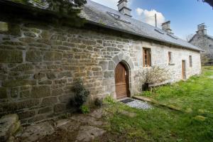 Maisons de vacances Maison en granite typique a Chaumeil avec cheminee : photos des chambres
