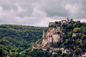 Maisons de vacances Maison en granite typique a Chaumeil avec cheminee : photos des chambres