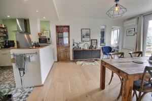 Cassis Centre, proximité port, plages et calanques