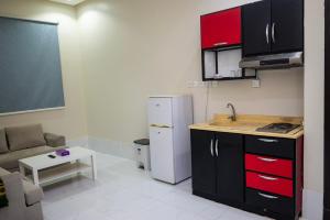 شقق أهلين خمسة للشقق المخدومة