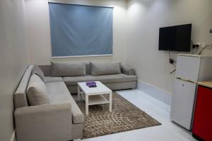 شقق أهلين خمسة للشقق المخدومة