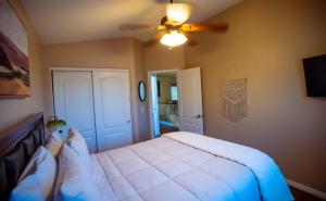 Full house w private heated pool and pizza oven!