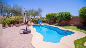 Full house w private heated pool and pizza oven!