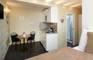 Studio Toyen  room in 4 Arts Suites