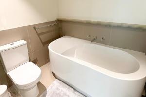 Luxury 2BR Docklands Bright&Modern Covered Parking