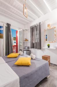 Orpheas Rooms Myconos Greece