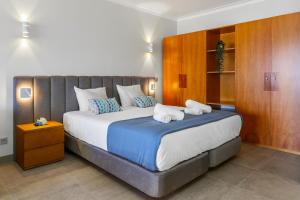 SkyZen - Beach Walking, Mountain & River View