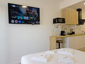 New Skyline Studio & Terrace