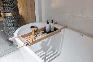 Scandinavian Deluxe House With Private Sauna at Kamppi