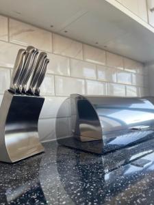 1 Bedroom Apartment - Flitwick - Contractor Friendly - Tourist Ready - Full Kitchen - WiFi - Smart TV - Sofa Bed - FREE Parking - Ideal for Short or Long Stays