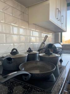 1 Bedroom Apartment - Flitwick - Contractor Friendly - Tourist Ready - Full Kitchen - WiFi - Smart TV - Sofa Bed - FREE Parking - Ideal for Short or Long Stays
