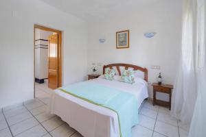 Villa Naranja Blanca by Villa Plus