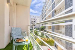 LB Vacation Rentals I Beautiful 2BR Apt, Renovated in 2025, La Croisette, Minutes from Beach and Palais