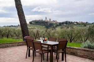 Casale Gazza Ladra flight over the towers