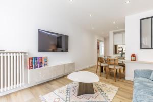 LB Vacation Rentals I Beautiful 2BR Apt, Renovated in 2025, La Croisette, Minutes from Beach and Palais