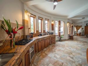Rising Moon Villa - 3-Bedroom Beachfront w Pool