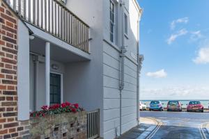 The Albion by Keepers Cottages