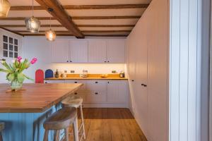 The Albion by Keepers Cottages