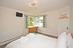 Bure Croft - Holiday Cottage on the river in Wroxham