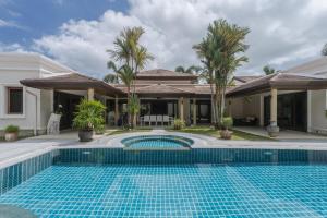 Luxury 3BR Villa, Private Pool, Gym & Jacuzzi
