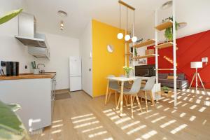 Color House, roof garden & parking