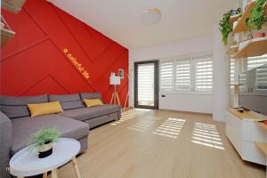 Color House, roof garden & parking